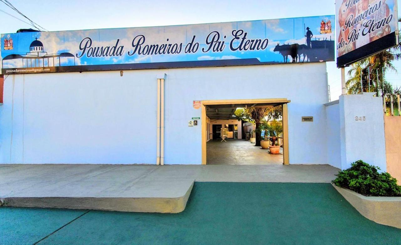 Pousada Romeiros Do Pai Eterno - Santuario Basilica De Trindade Trindade  Extérieur photo